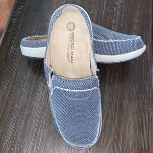 Gecko Man slip-one by Walk Hero